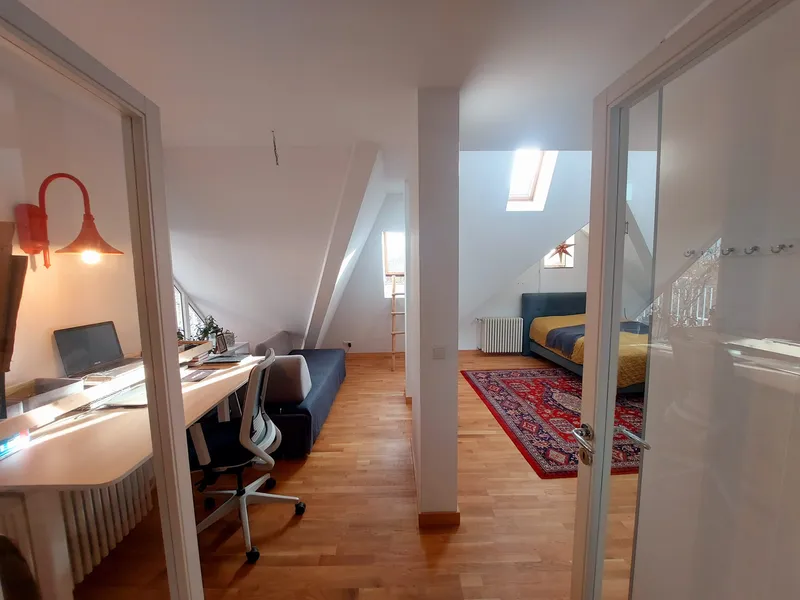 Seltene Studio-Dachgeschosswohnung mit Dachterrasse — photo 1